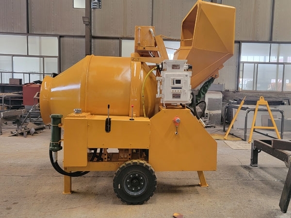 礦用濕噴臺(tái)車(chē)，礦用混凝土泵，礦用攪拌機(jī)發(fā)貨